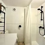 Luxury Mere By Rikas Apartment